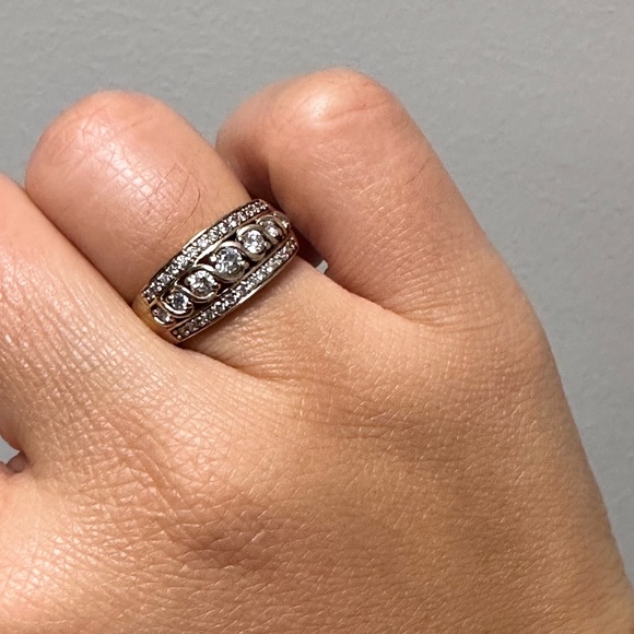 10K YG and diamond ring size 6 - Picture 3 of 5